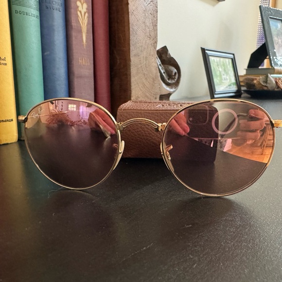 Ray-Ban Round Folding Sunglasses – Gold Frame, Pink Mirror Lenses - Picture 1 of 9